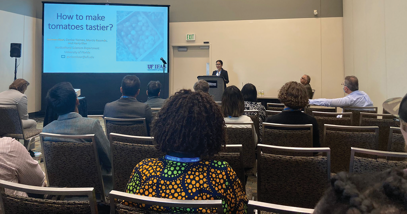 Gurleen Kaur presenting a part of her Ph.D. work at a poster five-minute minute oral competition at Baltimore, MD during the 2022 Annual Meeting.