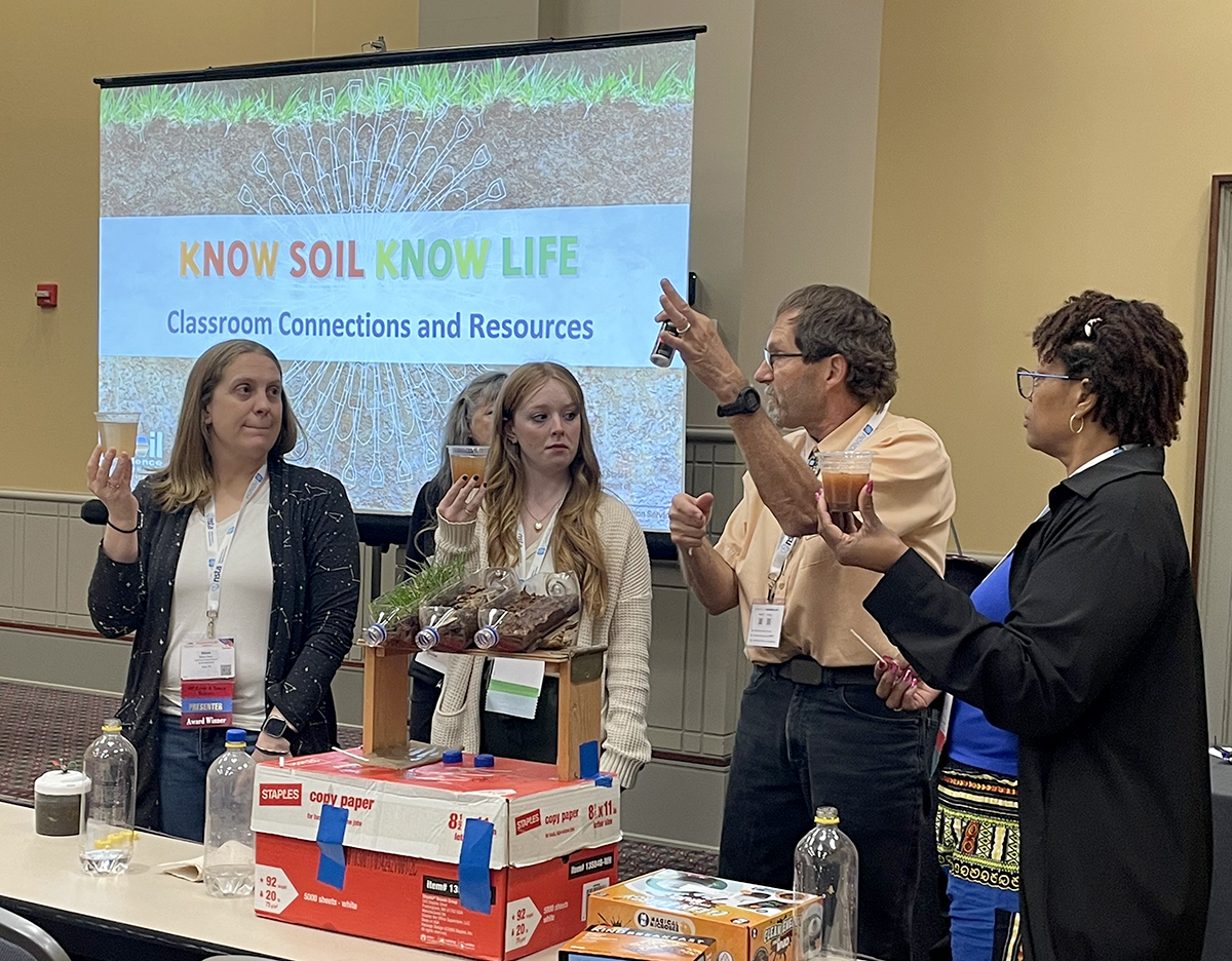 SSSA and ASA member Clay Robinson demonstrated a runoff activity with teachers during the the 2025 National Science Teaching Association Conference in Philadelphia in March. 
