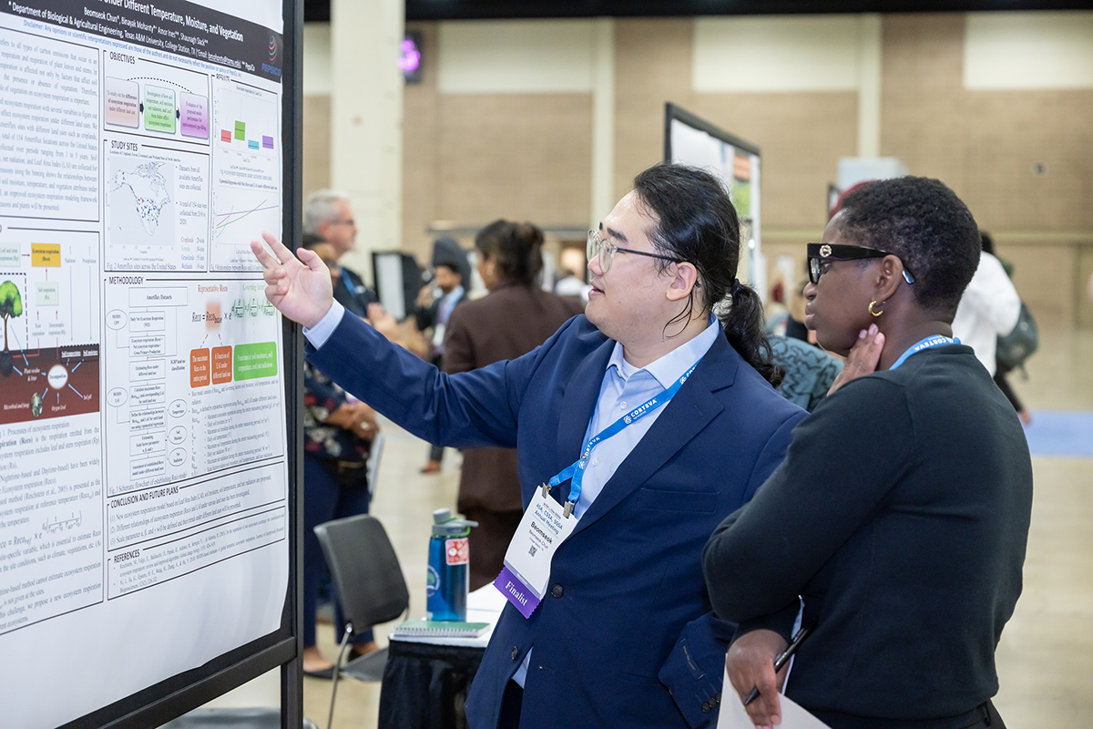 Contestant Beomseok Chun and Judge Christine Sprunger during the 2024 Diversity Student Poster Competition at CANVAS 2024 in San Antonio, TX.