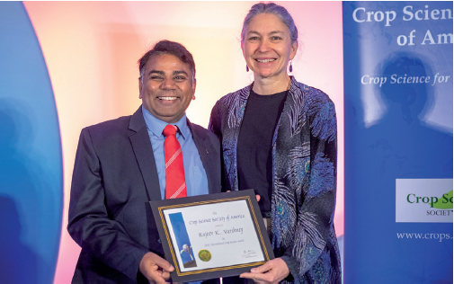 Awards elevate and recognize the contributions of our members. Here 2022 CSSA President Marilyn Warburton (right) presents Rajev Varshney with the CSSA 2022 International Crop Science Award.