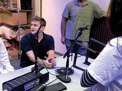 University of Hawai’i at Manoa professor Mikey Kantar and Dr. Bjarne Bartlett prepare students to go on the campus radio station KTUH. Photo by Kristin Matsumoto.