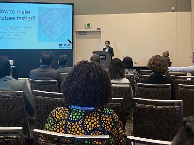 Gurleen Kaur presenting a part of her Ph.D. work at a poster five-minute minute oral competition at Baltimore, MD during the 2022 Annual Meeting.