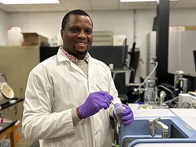 Gbenga Daniel Adejumo, University of Saskatchewan Ph.D. candidate and lead author on this study, collecting soil spectral data for predictive modeling. Photo courtesy of the University of Saskatchewan.