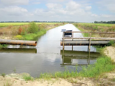 A tailwater recovery ditch in Sunflower County, Mississippi. While tailwater recovery systems reduce groundwater withdrawals, USDA-ARS scientists are finding persistent pesticides in the recycled water. Photo by Mark Griffith.