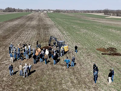 Field day at on-farm cover crop research plots. Photo by Carlos B. Pires.