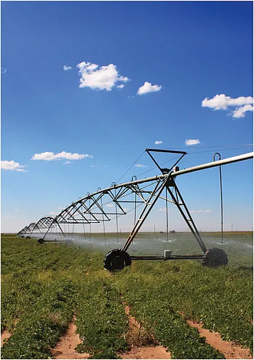 Center-pivot irrigation systems can effi- ciently water fields, allowing farmers more control over when and how much water they apply, thus using less water overall. Organizations like the High Plains Under- ground Water Conservation District (HPWD) in Texas often recommend such systems to conserve water. Photo courtesy of HPWD.